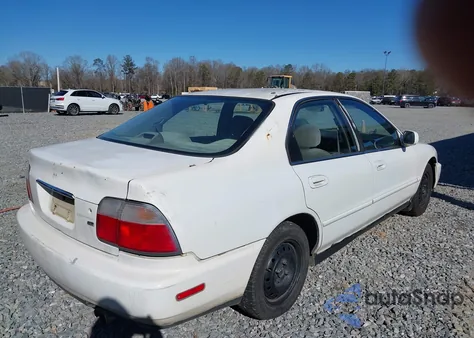 1996 Honda Accord Ex/Ex-R z USA, uszkodzony, nr VIN 1HGCD5658TA117293